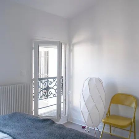 דירה Nice And Bright 61 M With Balcony In Paris פריז