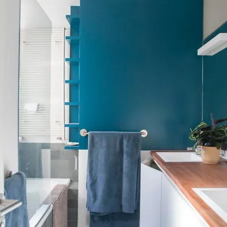 Nice And Bright 61 M With Balcony In Paris דירה *