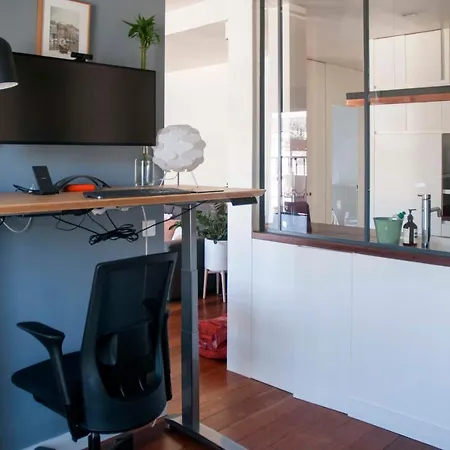 Nice And Bright 61 M With Balcony In Paris *